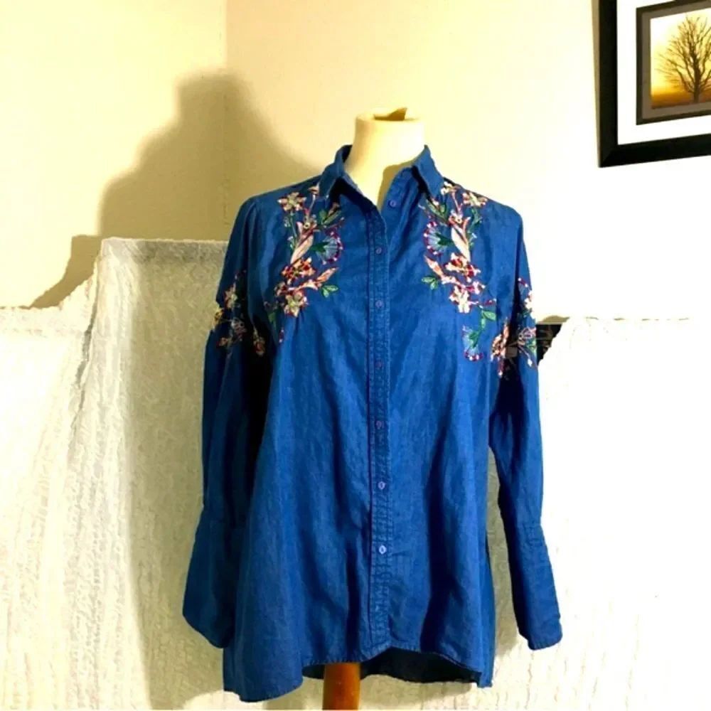 Zara Basic Embroidered Denim Shirt Size Medium